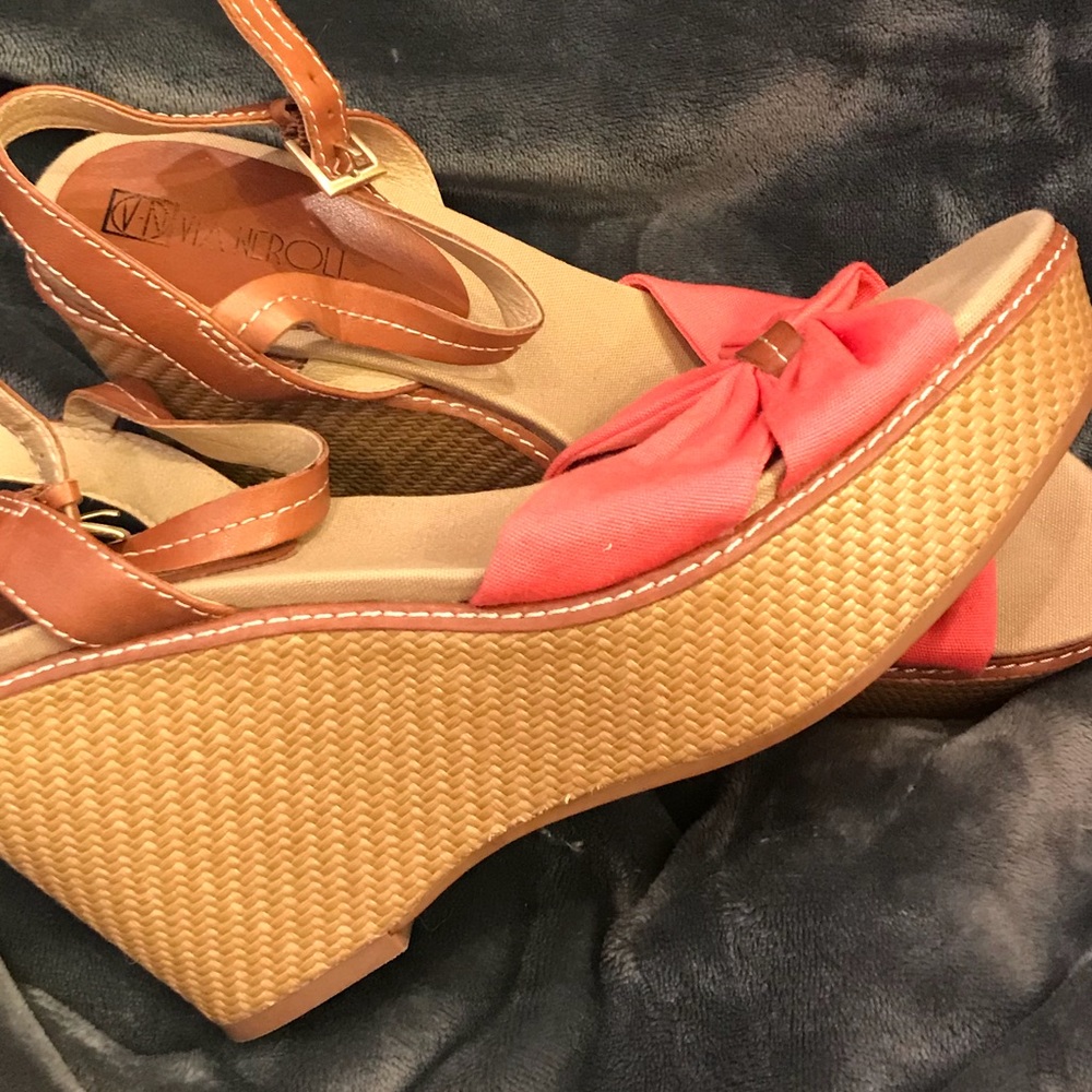 Tan wedge with coral strap
